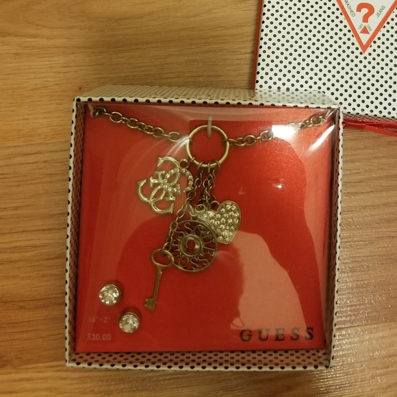 Guess Necklace with key in charms with earrings - Picture 5 of 5